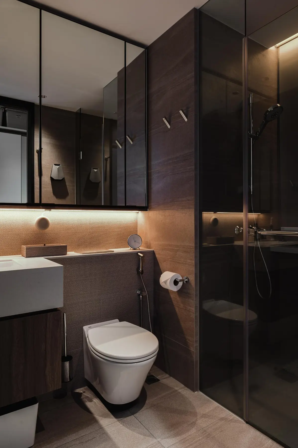 Erstudio Piermont Grand — portrait bathroom or wardrobe
