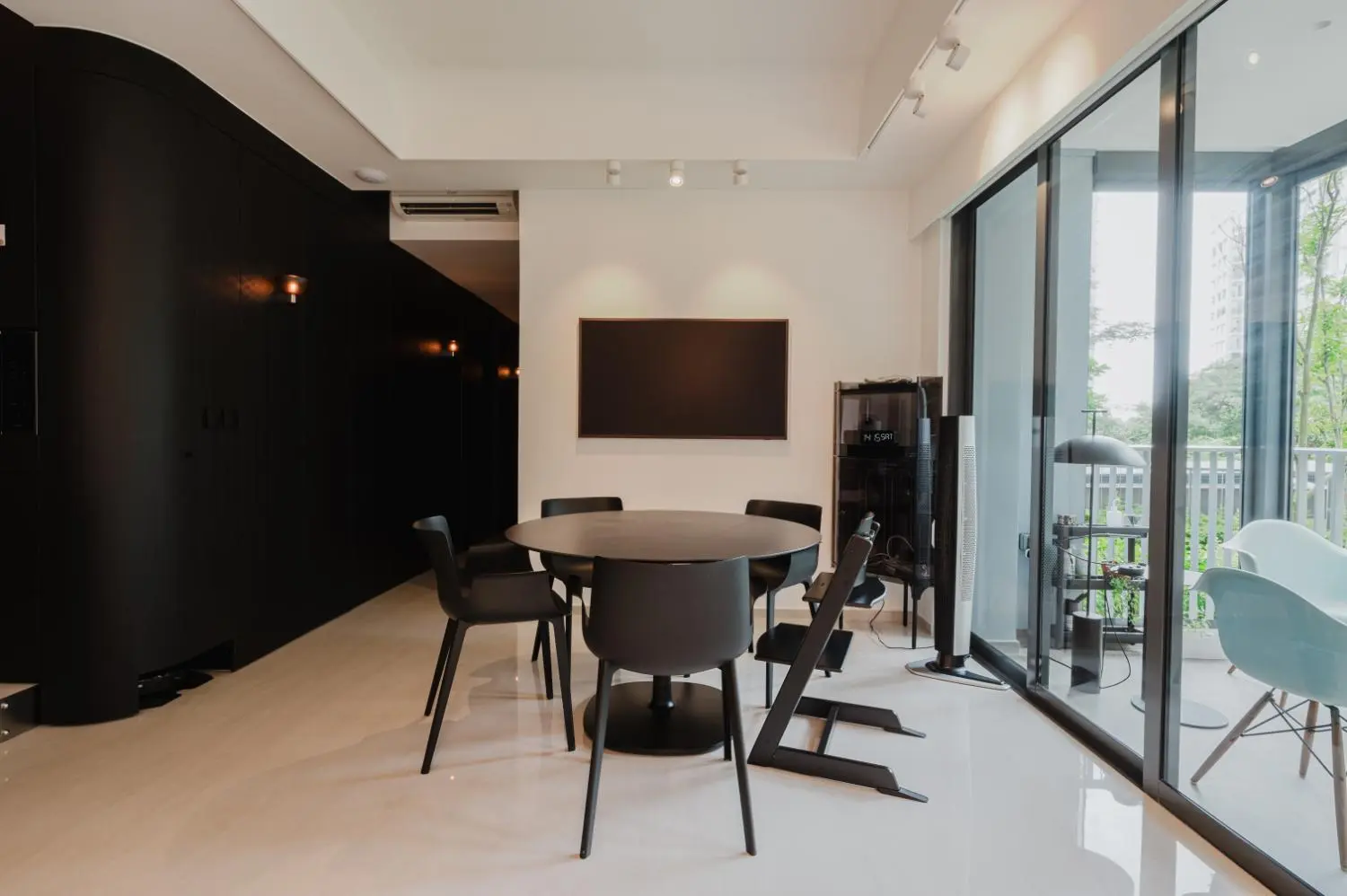 Erstudio Piermont Grand — light and airy space